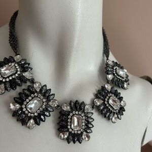 4/$50 Elegant Black and Silver Statement Necklace 16 inches 💝